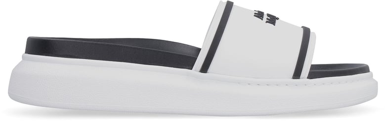 logo detail rubber slides by Selfnex