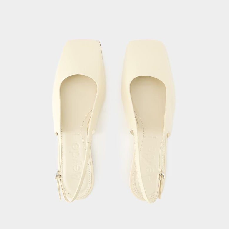 liya sandals by Selfnex