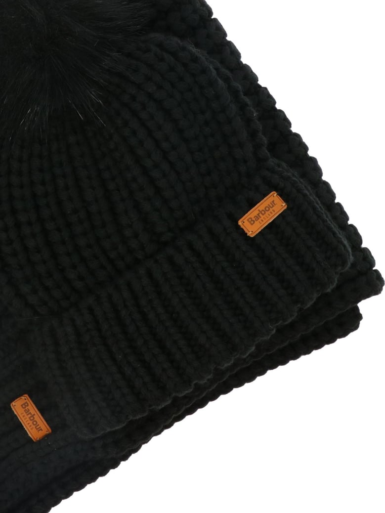 saltburn beanie and scarf set by Selfnex