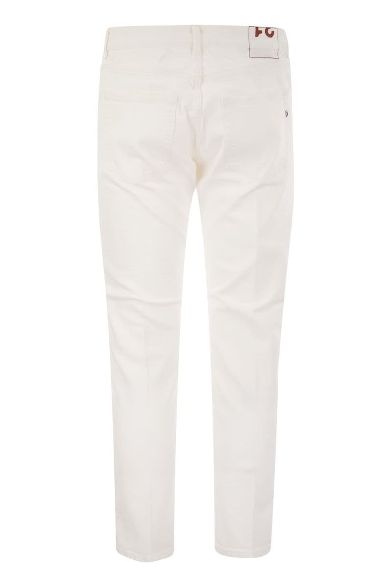 dian - carrot-fit jeans by Selfnex