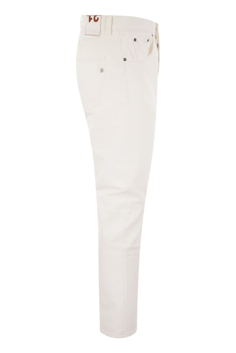 dian - carrot-fit jeans by Selfnex