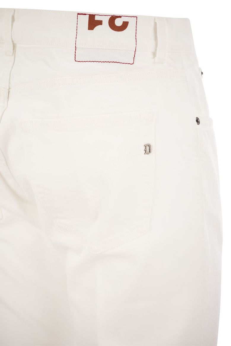 dian - carrot-fit jeans by Selfnex