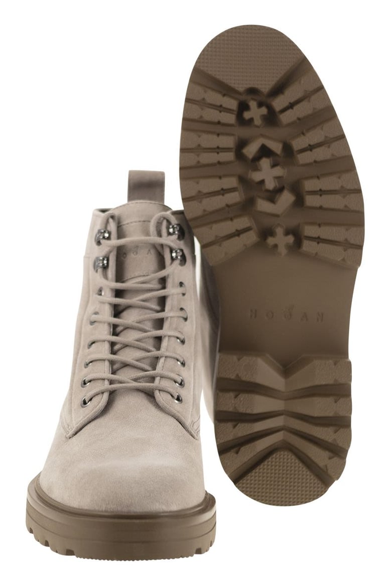 h673 suede boots by Selfnex