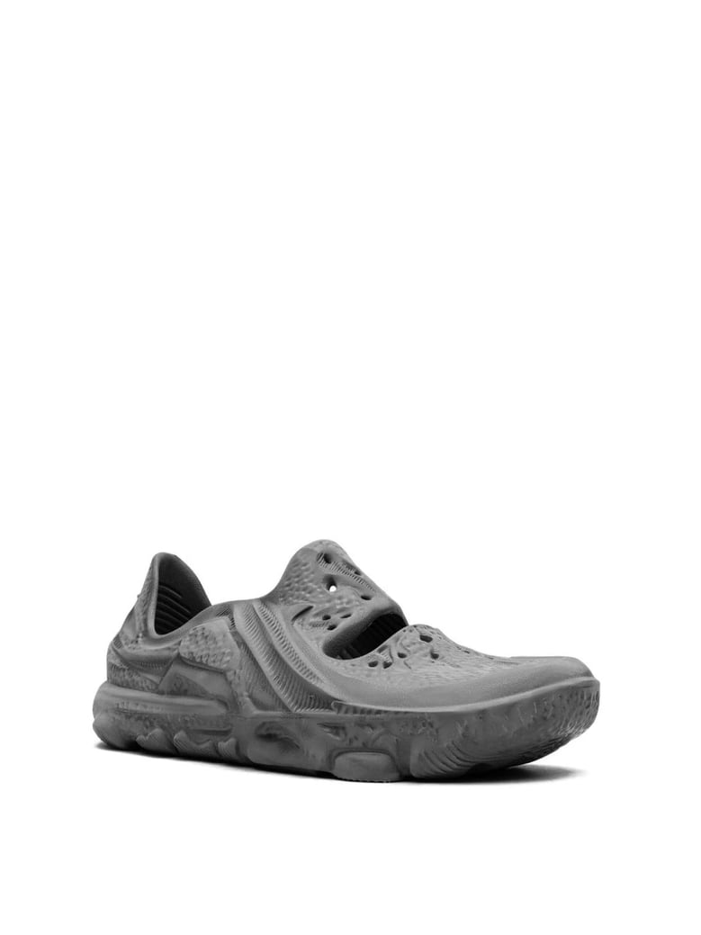 ispa universal sneakers by Selfnex