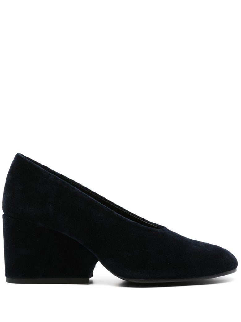 navy blue velvet round-toe pumps by Selfnex