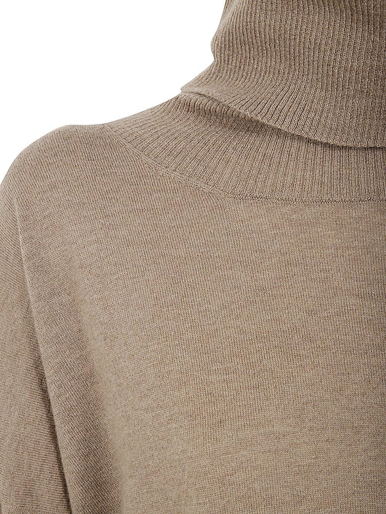 large round neck sweater by Selfnex