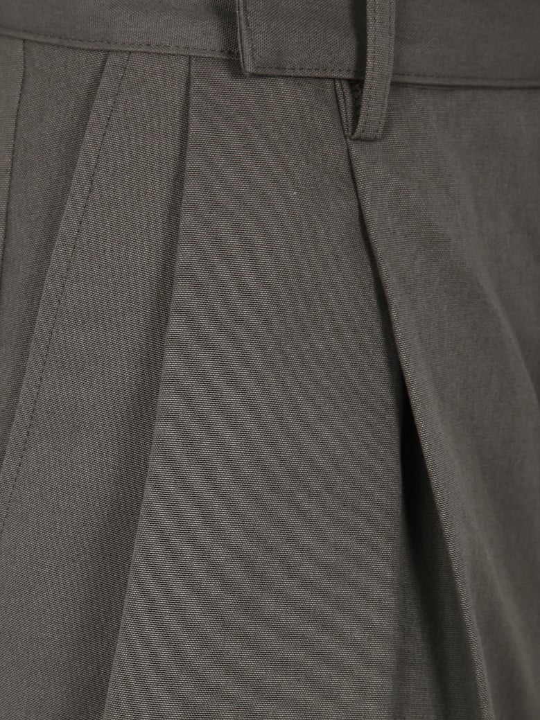 r-4tuck short pants by Selfnex
