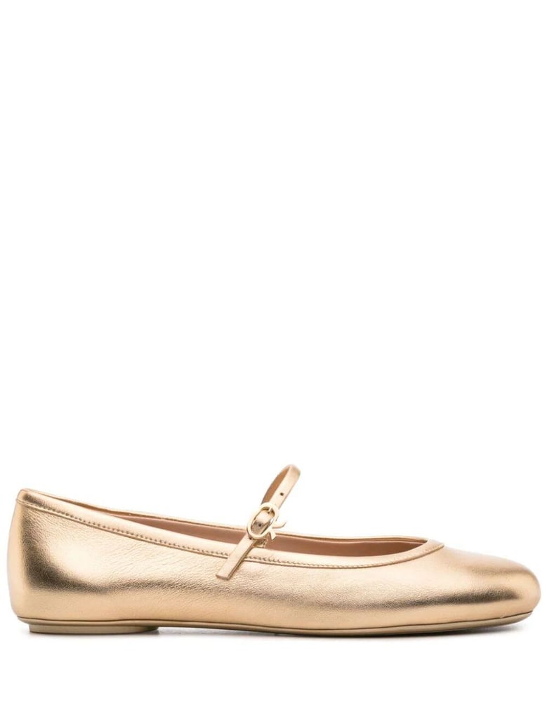 carla flat shoes by Selfnex