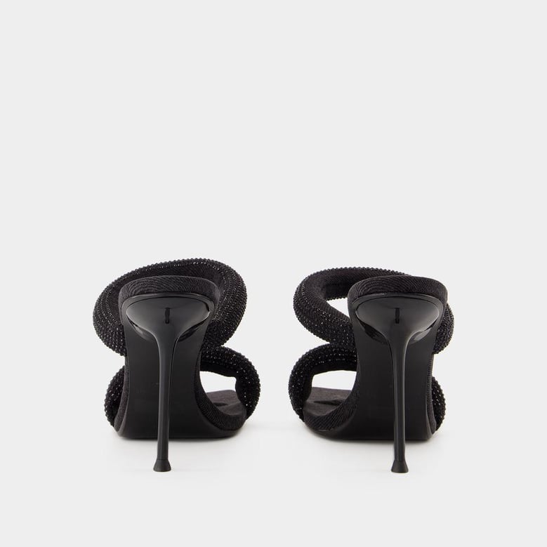julie tubular sandal by Selfnex