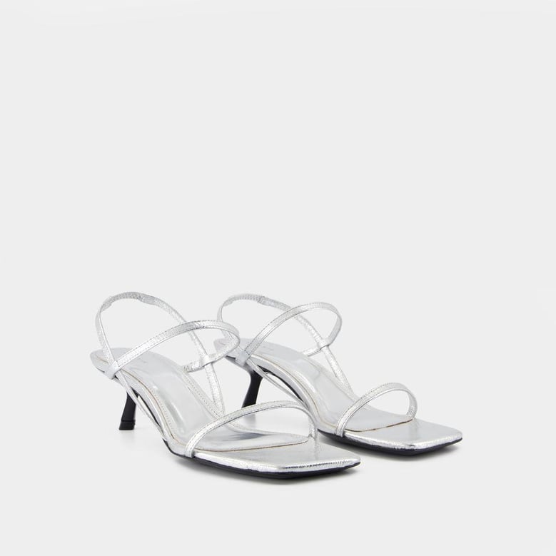 hilda pumps by Selfnex