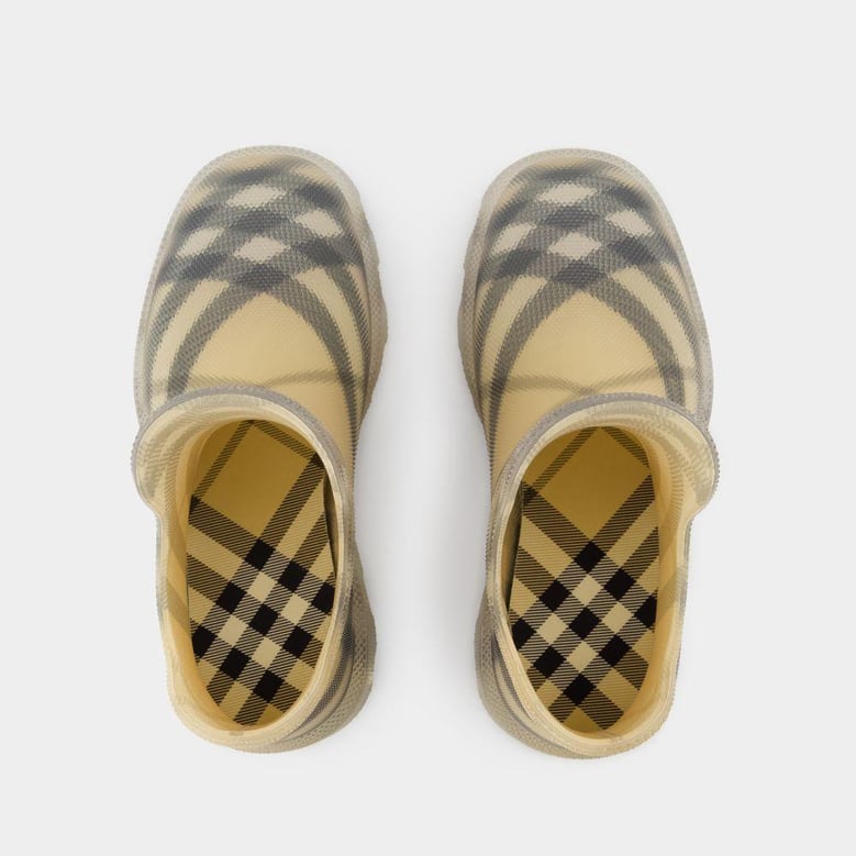 marsh low ankle boots by Selfnex
