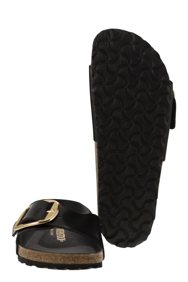 madrid big buckle - flat sandal by Selfnex