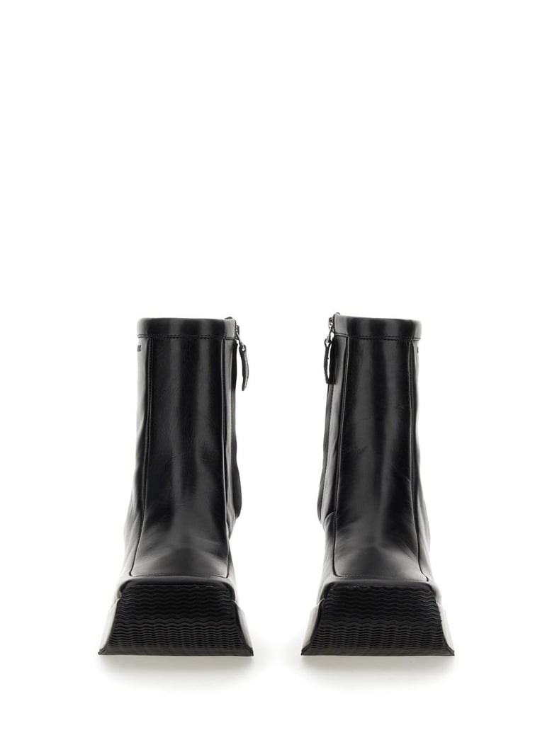 ankle boot with square toe by Selfnex