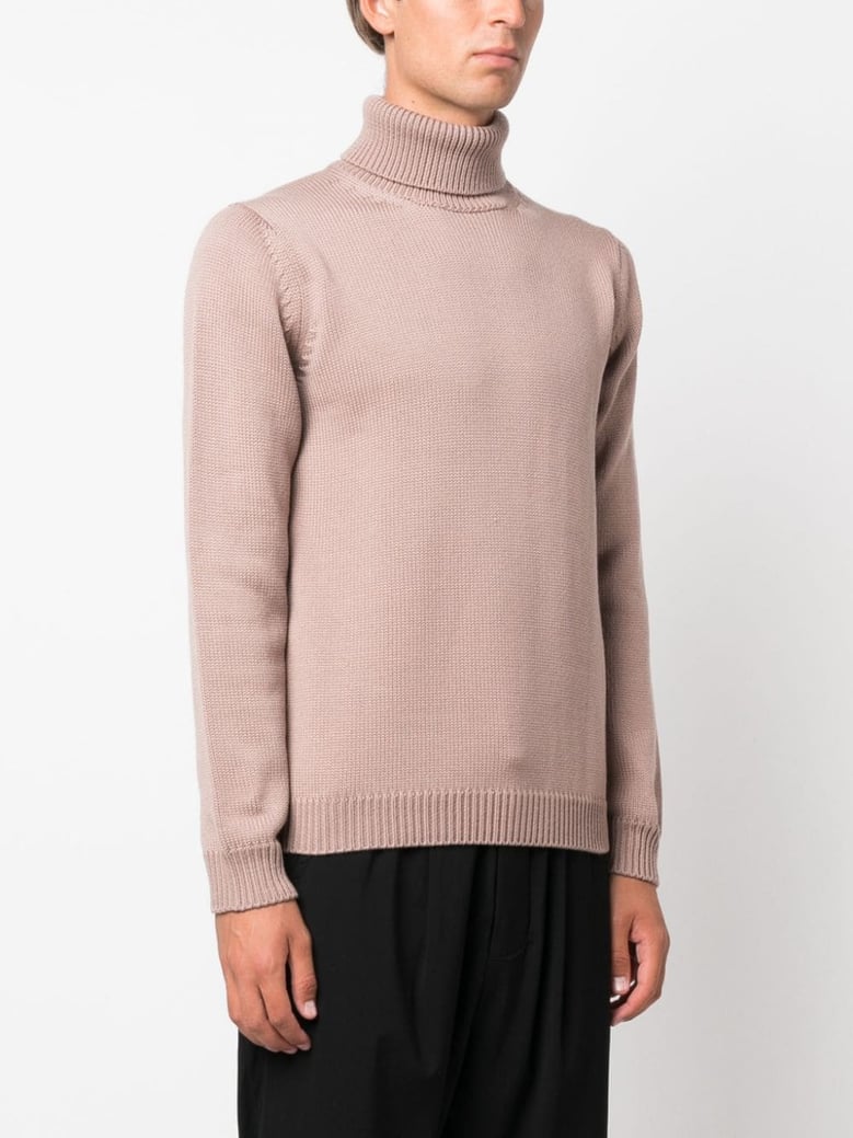 long sleeve turtle neck sweater by Selfnex