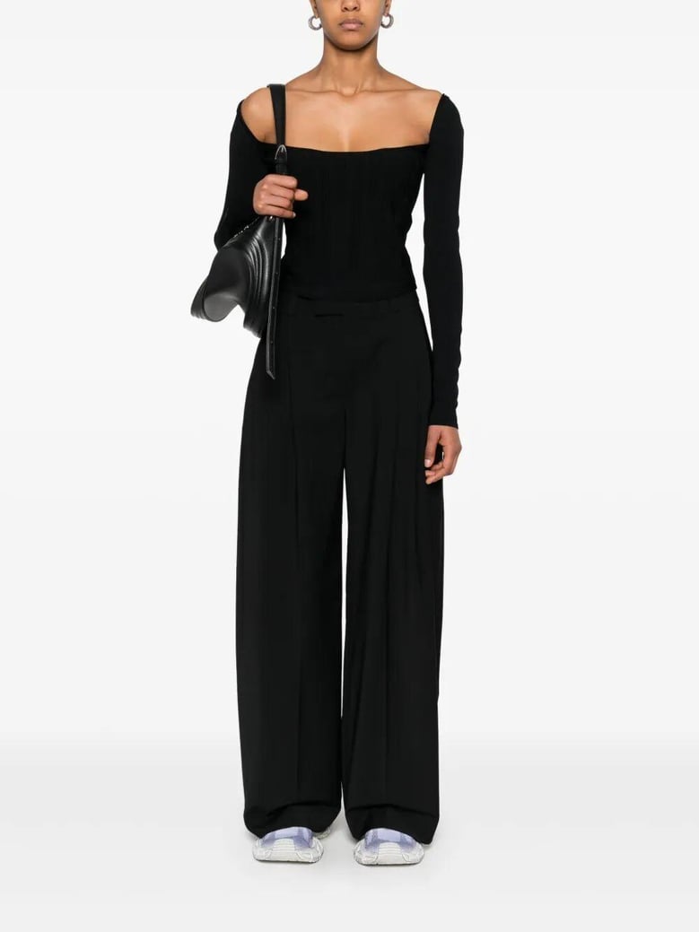 madonna neck top by Selfnex