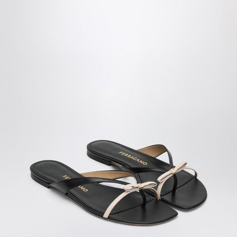 mini bow flip-flop black and powdery / regular fit by Selfnex