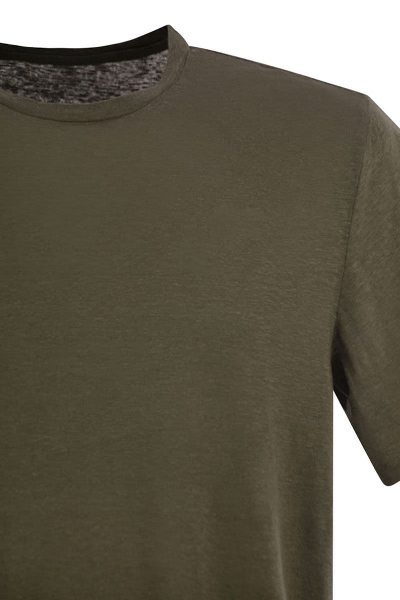 crew-neck and short-sleeved t-shirt in linen by Selfnex