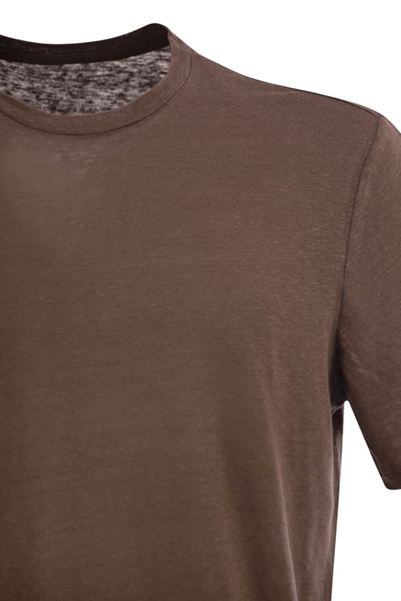 crew-neck and short-sleeved t-shirt in linen by Selfnex