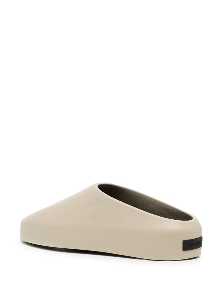 california 2 0 slippers by Selfnex