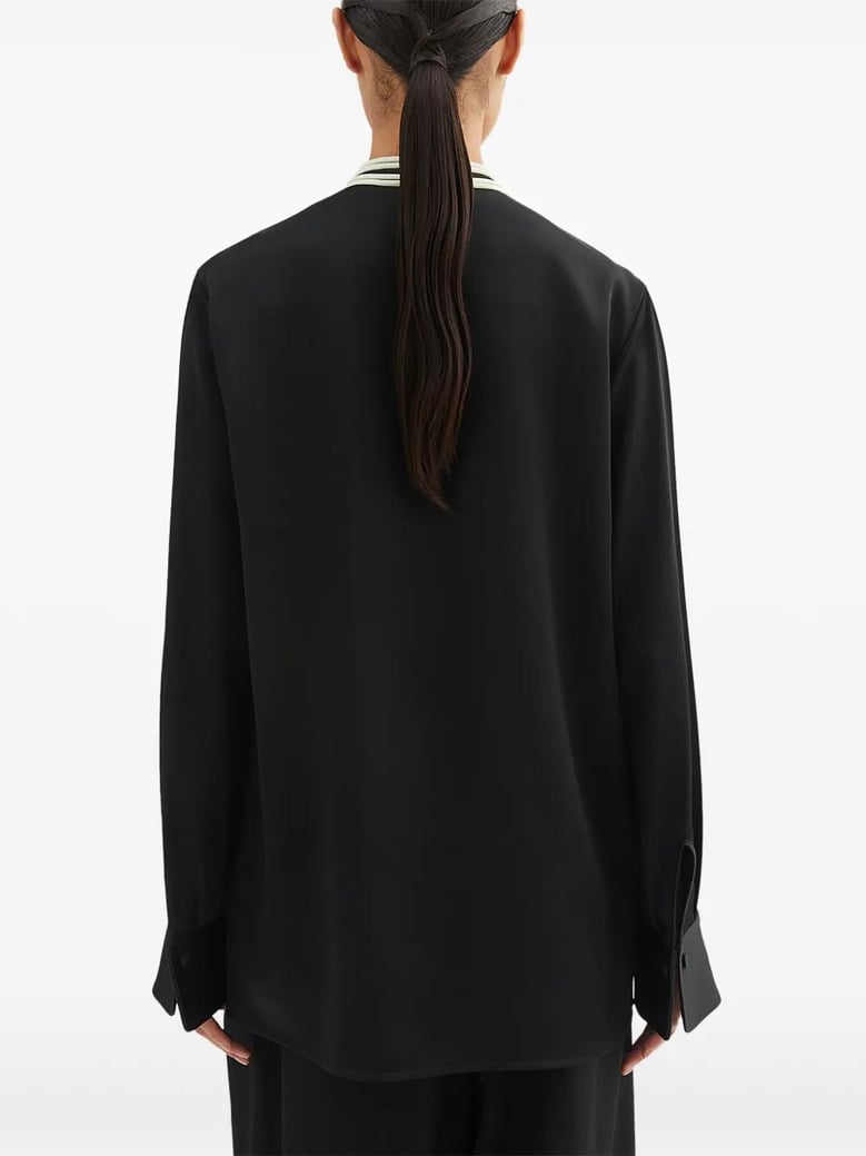 camisa larga pechera contraste negro by Selfnex