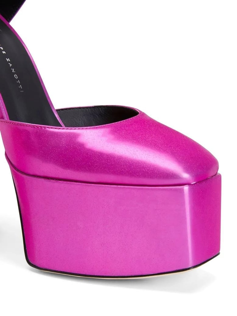 bebe sandal by Selfnex