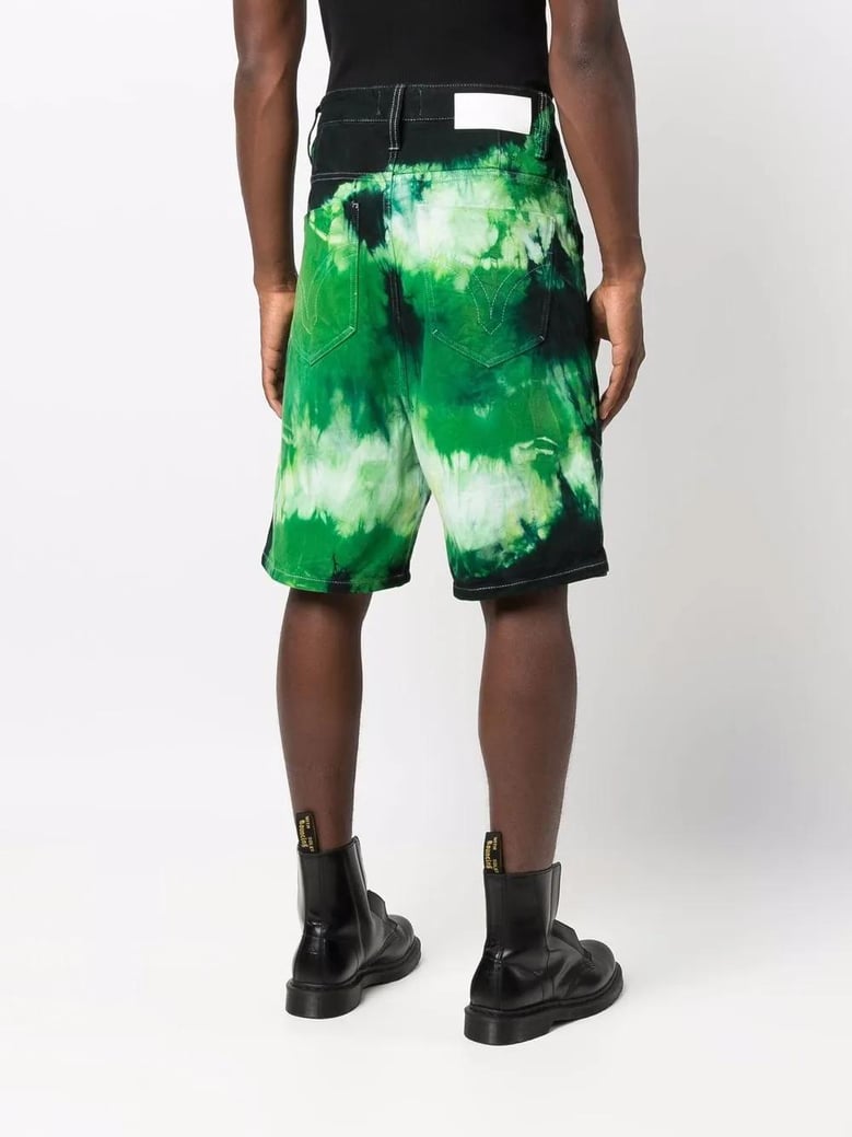 bermuda shorts with tie dye pattern by Selfnex