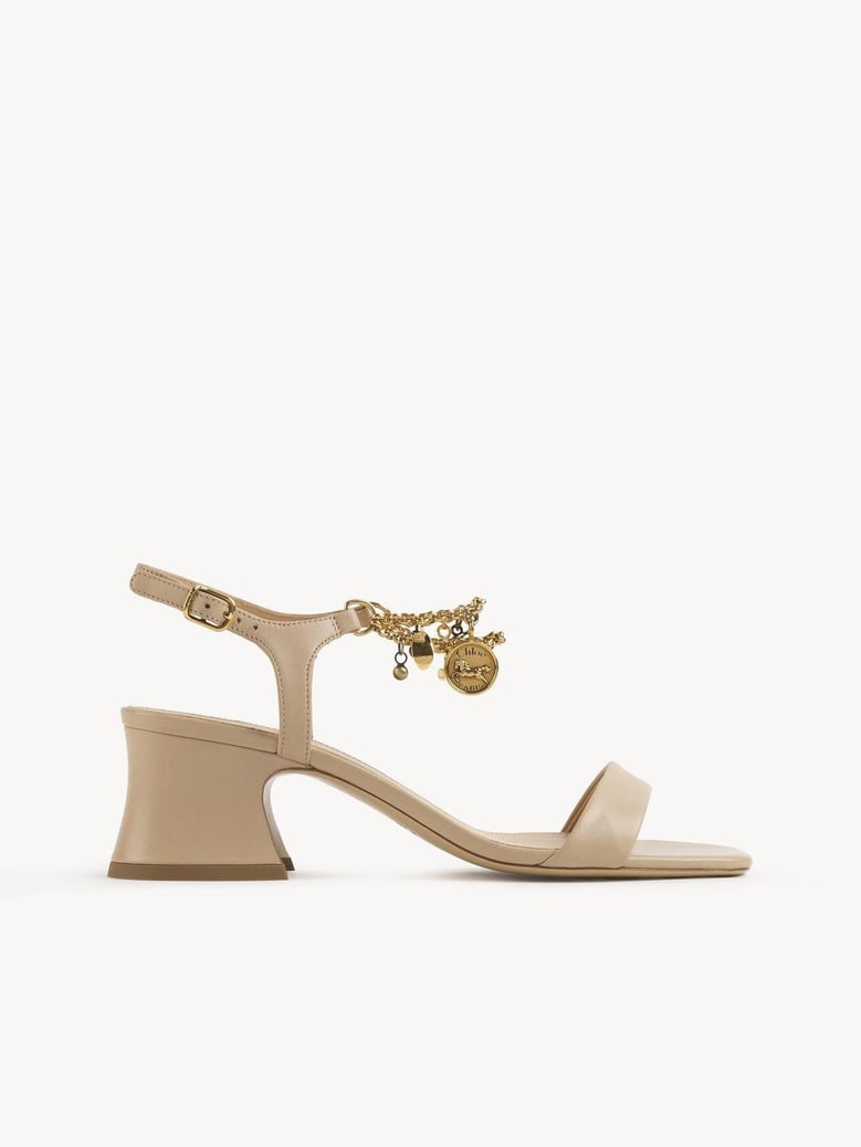 11w - chloé charms by Selfnex