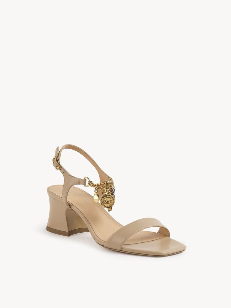 11w - chloé charms by Selfnex