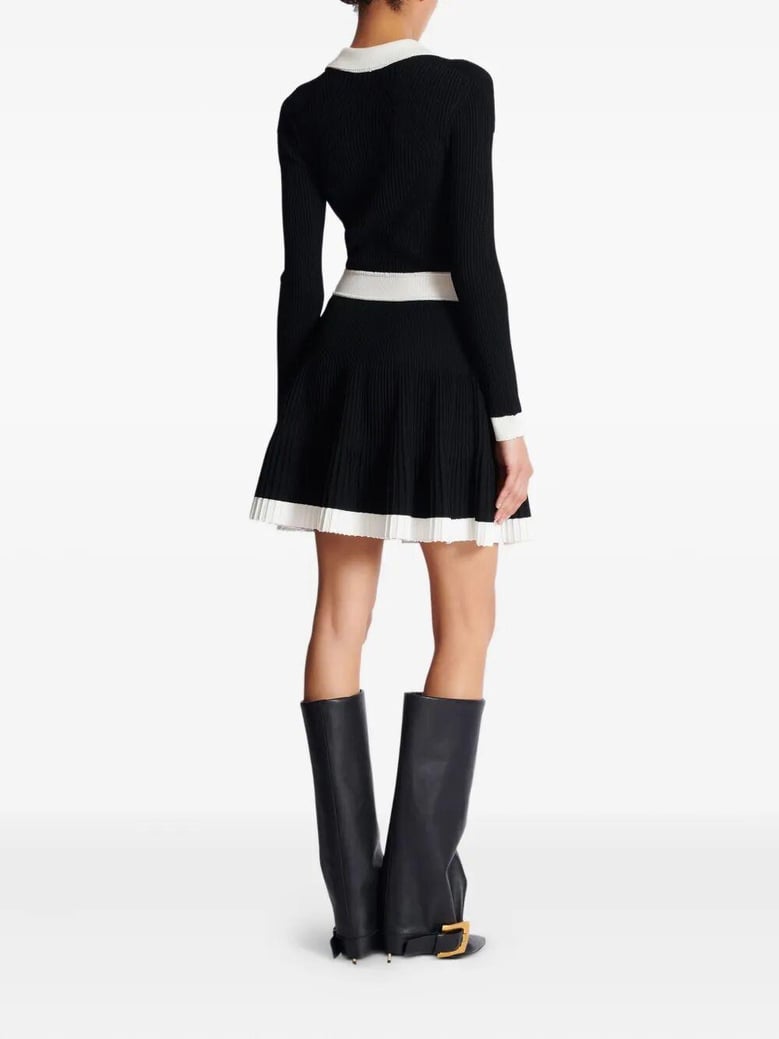 long sleeves v-neck flare knit dress by Selfnex