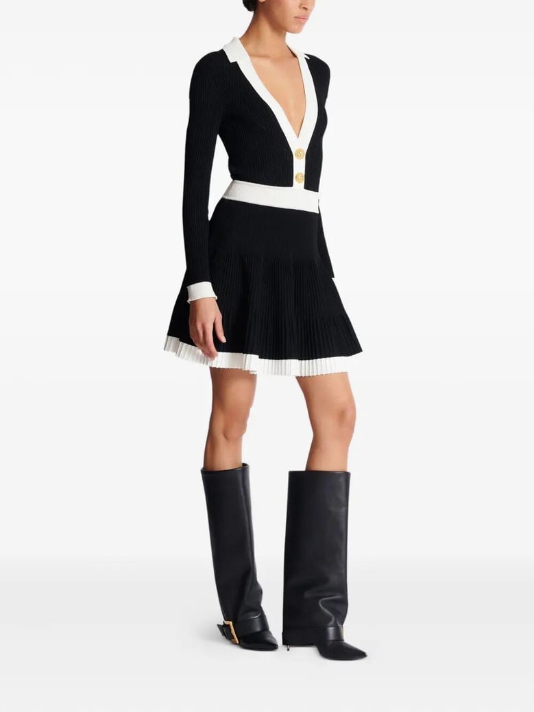 long sleeves v-neck flare knit dress by Selfnex