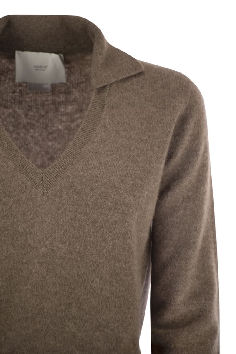 patty - v-neck jumper with polo collar by Selfnex