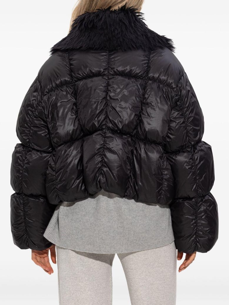 chaqueta negra acolchada cuello pelo zip by Selfnex