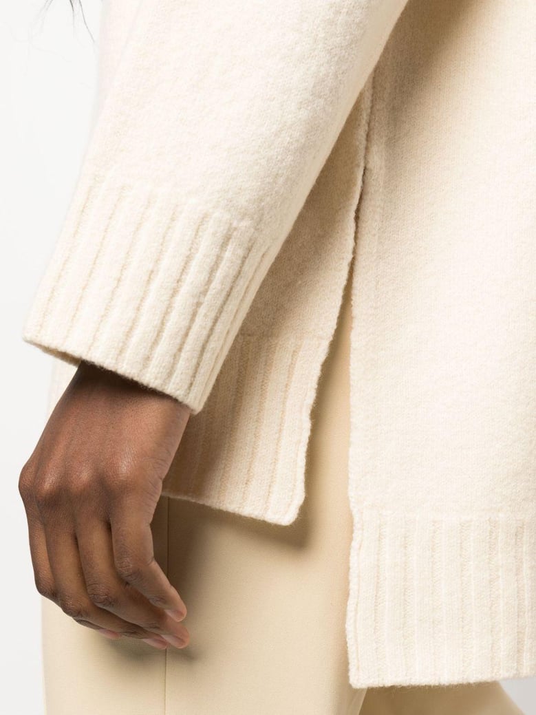 sueter beige detalle abertura by Selfnex