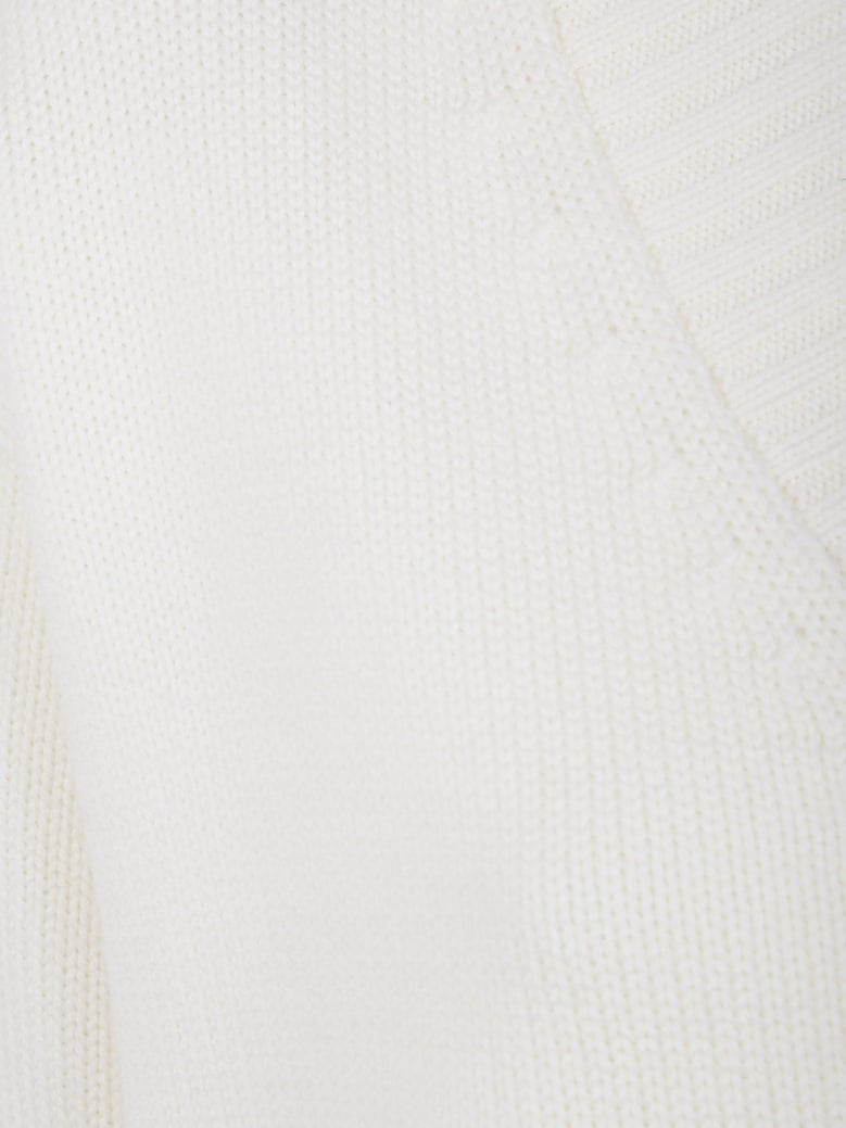 long sleeve v neck sweat by Selfnex