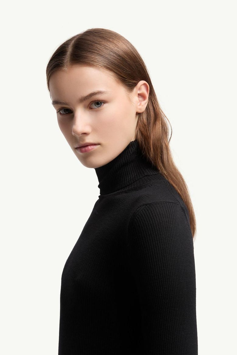 sweater with a turtleneck in wool by Selfnex