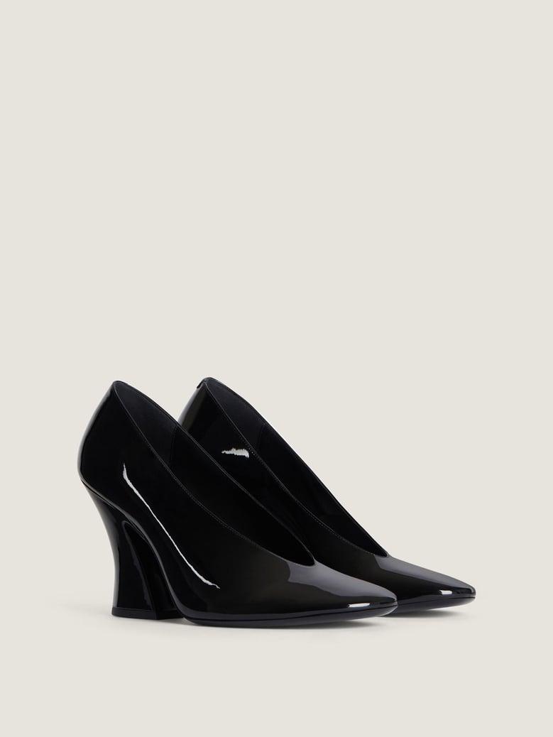 sculpted black painted leather pumps by Selfnex