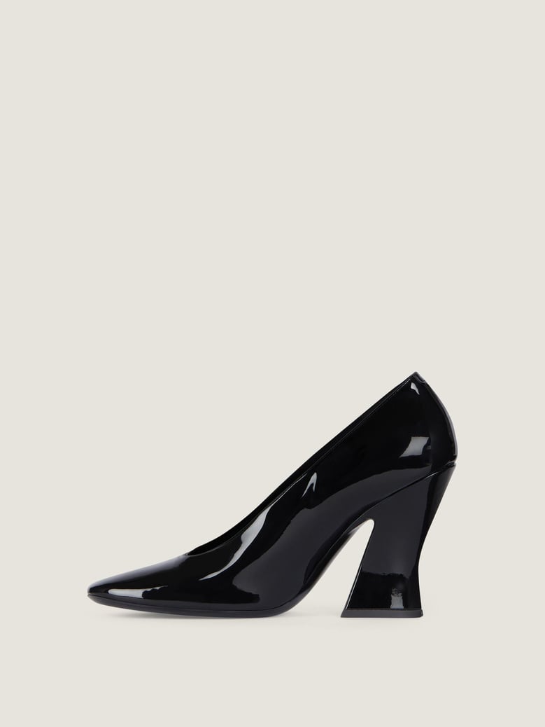 sculpted black painted leather pumps by Selfnex