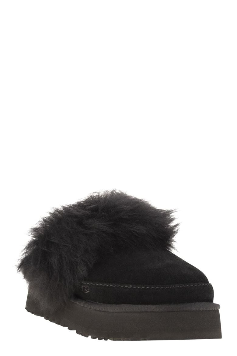 disquette chalet - slippers with fur and platform by Selfnex