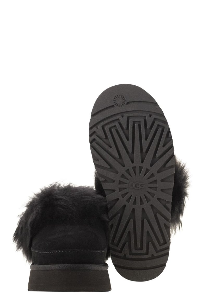 disquette chalet - slippers with fur and platform by Selfnex
