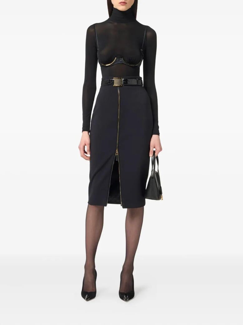 here is the translation of the text gonna in crêpe leggero con zip from italian (it) to english (en) dress in lightweight crepe with zip by Selfnex