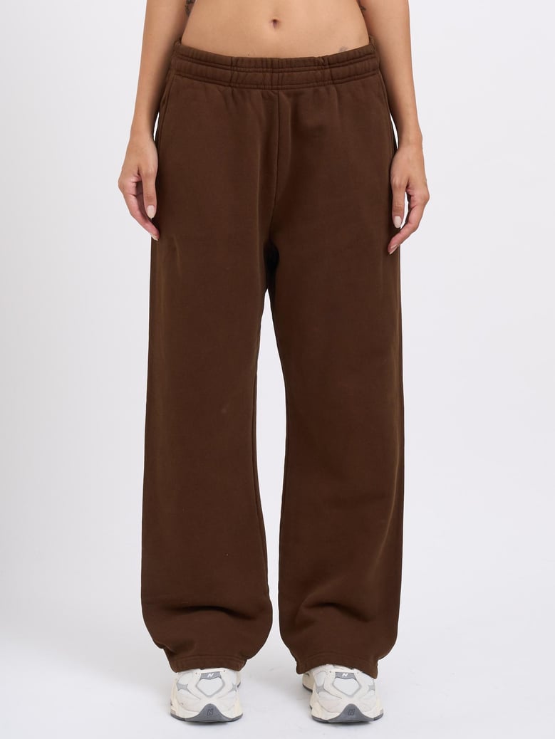 straight leg sweatpant brunette by Selfnex