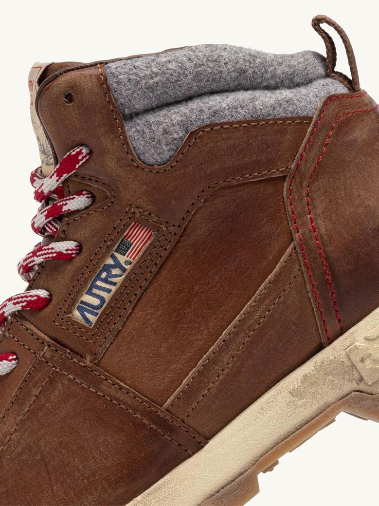 malga pedula hiking boots in natural leather and grey fabric by Selfnex
