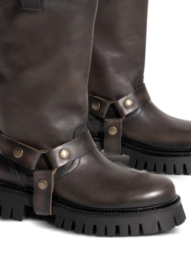 flat ankle boots by Selfnex