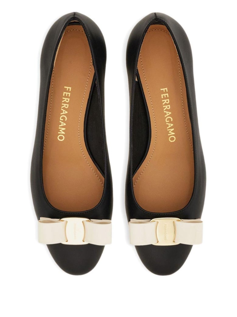 vara leather pumps by Selfnex