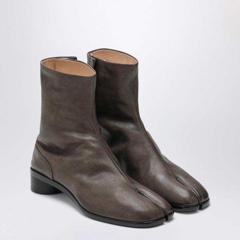 tabi ankle boot in brown leather by Selfnex
