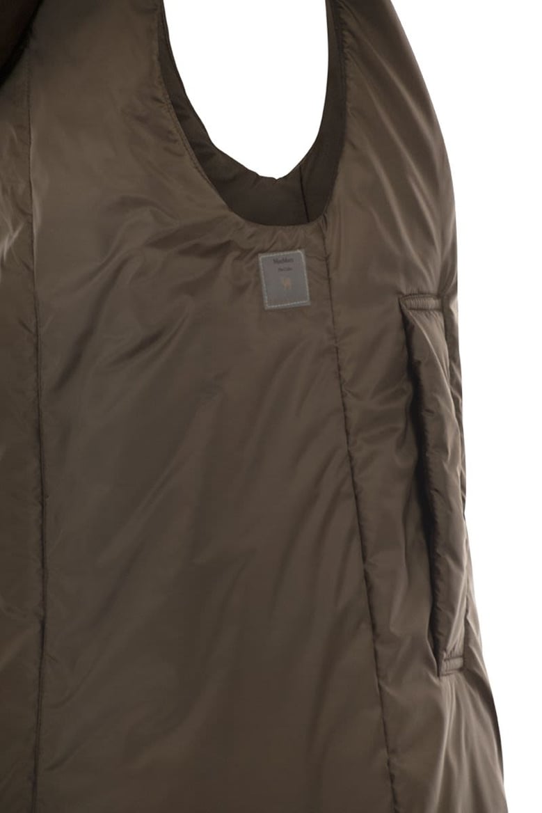 greengo - sleeveless in drip-proof technical fabric by Selfnex