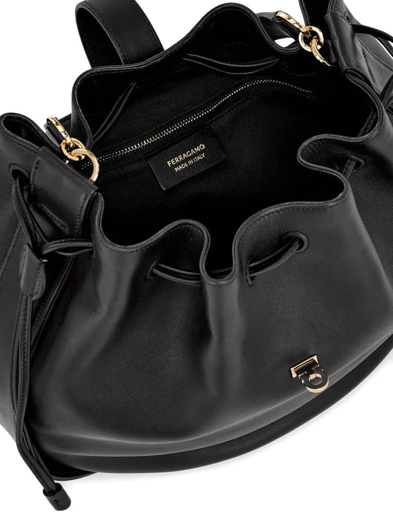 hug bucket bag by Selfnex