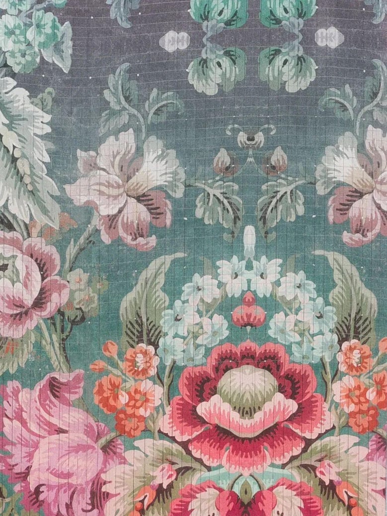 molare hand finish 135x135 cm scarf by Selfnex