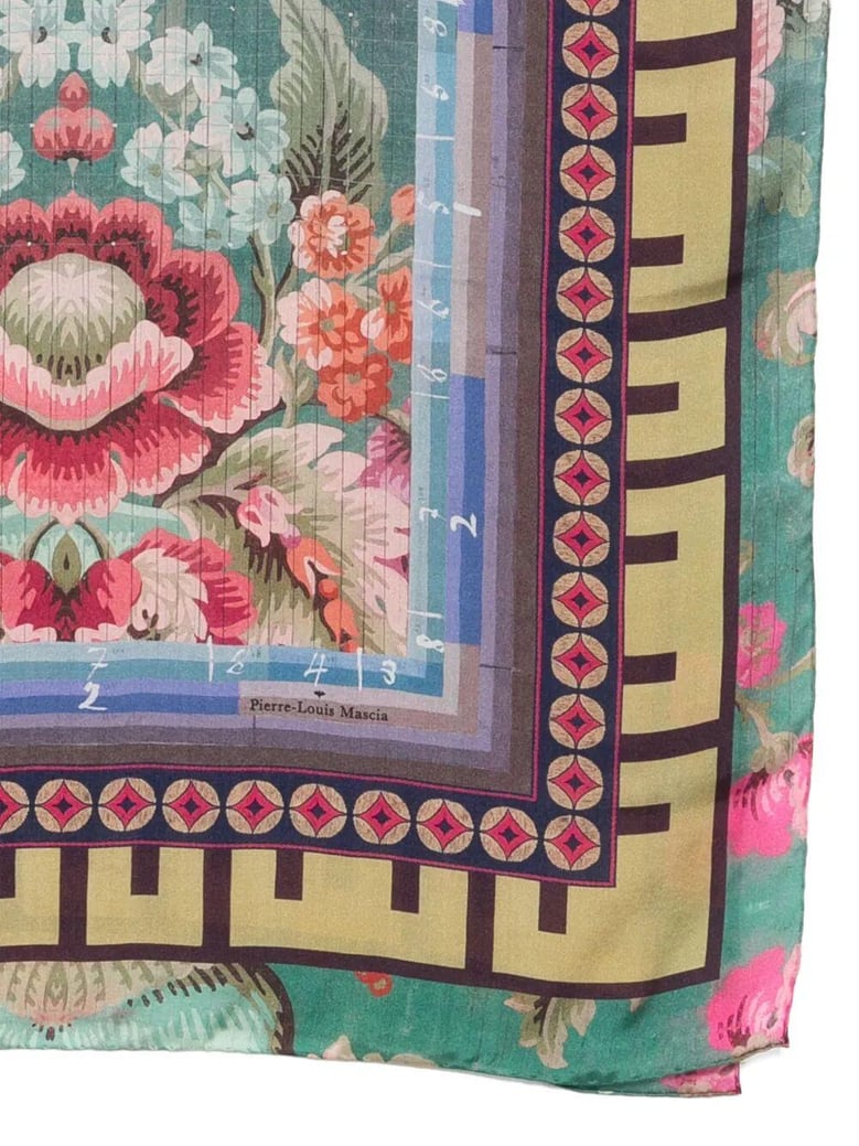 molare hand finish 135x135 cm scarf by Selfnex