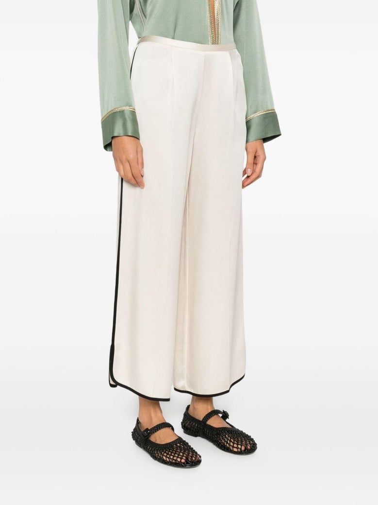 contrasting trim concealed fastening by Selfnex
